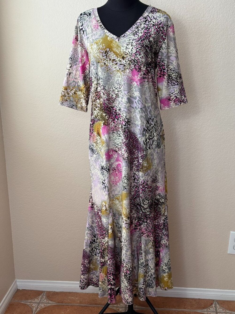 Attitudes by Renee Maxi Dress M Abstract Animal Print Stretch Pockets